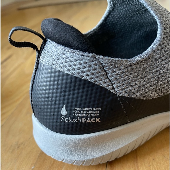 Sketchers Slip On Sneakers - Picture 3 of 6